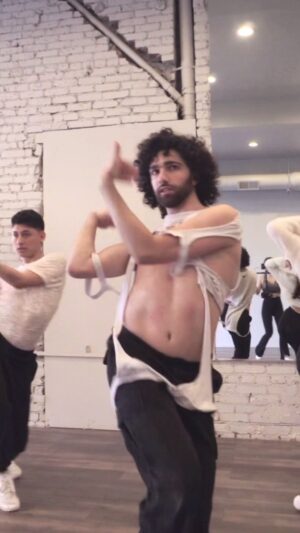 Gravity Balmain Instagram - I heard the new @oliverheldens & @kylieminogue song #10OutOf10 so I had to teach a quick vogue combo to it — thanks to everyone for coming out!