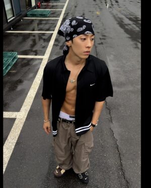 Gray Instagram - 올해도 적셨다🔥🔥🔥💦💦💦
@waterbomb_official 💚💛