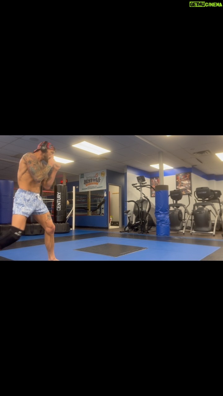 Gregor Gillespie - 1.3K Likes - It’s always insane to me when the guys I train think that stance and motion or shadow boxing/wrestling- is some sort of warm up.
I did 25 minutes of work and it was about as much as I could do, because I did it correctly! Soaking wet, legs shaking, heart rate SUPER high, and completely unable to form a sentence with how out of breath I was. *The breakdown of rounds was as follows: (on the boxing timer app) 50 seconds of work, 10 seconds of break, x25 rounds - alternating WRESTLING stance&motion and shadow boxing. The “up and down” part of it makes it wayyyy tougher (and more realistic) if you’re an MMA fighter. That’s out of the @keith_trimble handbook of mma fight conditioning! (Now before you do this and then message me that it wasn’t that tough, I’ll leave you w the same words I tell the guys I train: “you can make anything hard as Fuk, and you can make anything easy”. ) Give it a try, push yourself, and comment on how it went below! I’m looking forward to hearing how you guys feel about the workout! *ps - to make it tougher, on the 10 second break, keep your hands up, move your feet and move your head.* but if you need the break, take it… it’s designed into the workout!