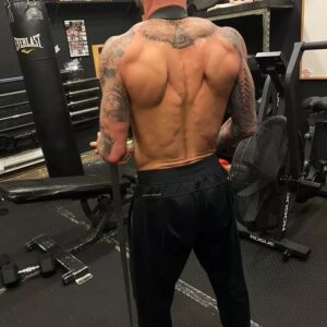 Gregor Gillespie Instagram - @vinnyuzi KNOWSSSSS #strengthandconditioning ... If you would have told me 10 years ago that I could get an INCREDIBLE workout with 30lb dumbbells and a BAND, I would have 😂 you out the 🚪. You can make ANYTHING hard. @keith_trimble what were you saying again about me being tiny? I'm waiting ...I forgot?  #bestwrestlerinmma #bestfishermaninmma #besthikerinmma #ufc #strongestlightweightinmma
