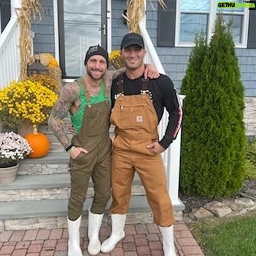 Gregor Gillespie - 1.1K Likes - Who wore it better ? See story to take poll. For research purposes only, your participation is appreciated. @kycerm #overalls