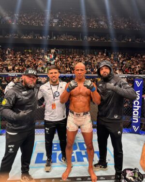 Gregory Rodrigues Instagram - Gratitude is the key to growth. I want to extend my deepest thanks to my amazing coaches and all my training partners who have pushed me to be my best for this fight. 
We did this together 🖤let’s go to next fight!

#ufc #mma #robocop #ufcbrasil
