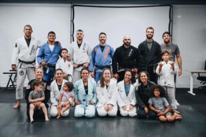 Gregory Rodrigues Instagram - JIU-JITSU   FAMÍLIA! QUE COMBINAÇÃO! 😍 Quem aí curte uma arte suave? 🥋  #MNCSChurch #MNCSFlorida