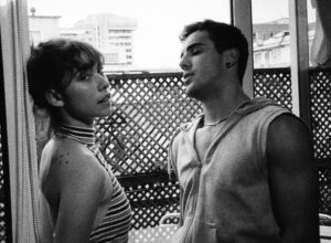 Greta Fernández Instagram - Ainhara y Gervi ❣️ @oscar_casas_ 
Estrenamos “El gran salto” una serie dirigida por @rogergual en @sansebastianfes !!!!! 🙂‍↔️ 
Gracias a todo el equipo por esos días de rodaje tan bonitos :) 
❣️ fotos preciosas de @agboton