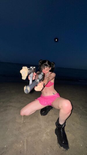 Greta Menchi Instagram - Venerdì 19 luglio. Roma. Ti voglio nel mio videoclip, commenta BUM e ti mando un DM con le info 😈🔫🔫🔫 la strega ha una sorpresahhhhh