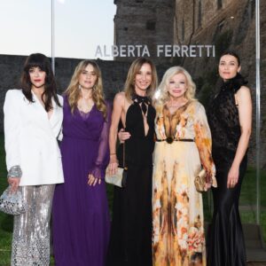 Greta Scarano Instagram - Grazie @albertaferretti per la serata magica ✨💫✨ 
#albertaferretti