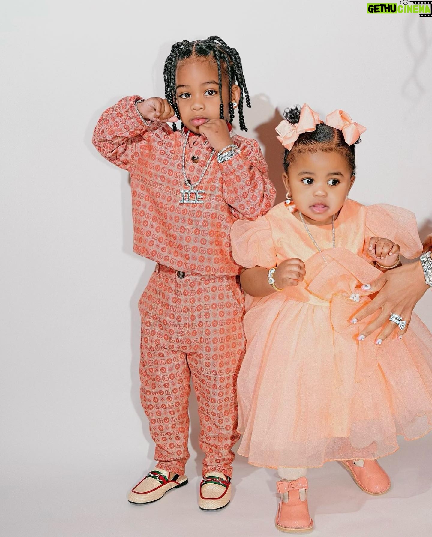 Gucci Mane - 239.5K Likes - Happy Mother’s Day MrsDavis my beautiful wife ❤️ @keyshiakaoir Thanks for my wonderful babies and thanks for being the best Mom and wife in the world!! We love U!!