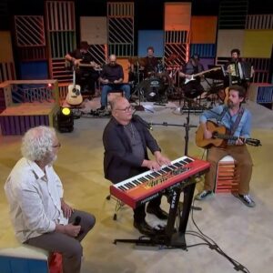 Guilherme Arantes Instagram - Um momento de muita emoção no Programa Balaio, que foi ao ar dia 28 de abril na @tvcultura 📺❤
Um encontro especial com Renato Teixeira ( @renatoteixeira ) e Chico Teixeira ( @chicoteixeiraoficial ), tocando Romaria. 🎹🎵

#GuilhermeArantes #Balaio #TVCultura #BalaioTVCultura #ChicoTeixeira #RenatoTeixeira