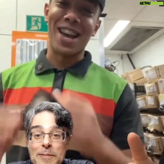 Guilherme Briggs - 256.3K Likes - Reagindo ao Gabriel, um rapaz super simpático que trabalha numa lanchonete e gosta de imitar meus personagens de dublagem! Um beijo pra ele e pra amiga Lara, que filmou tudo! @alaralethicia @_t.u.c.c.i_ Amei essa bagunça aí hahaha 😄❤️
