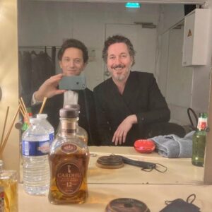 Guillaume Gallienne Instagram - Surprise hier soir aux Bouffes du Nord… Merci @raphaelharoche  de m’avoir invité à partager la scène avec toi! Quel cadeau !