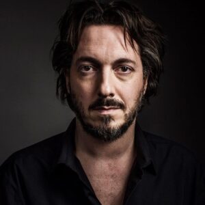 Guillaume Gallienne Instagram - Vous avez jusqu'à ce soir 19H pour me poser vos questions en privé sur les réseaux @comedie.francaise.officiel J'y répondrai demain à 19H dans la Causerie sur la Webtv accessible depuis le site @comedie.francaise.officiel sur Youtube et Facebook. La Comédie Continue, encore...