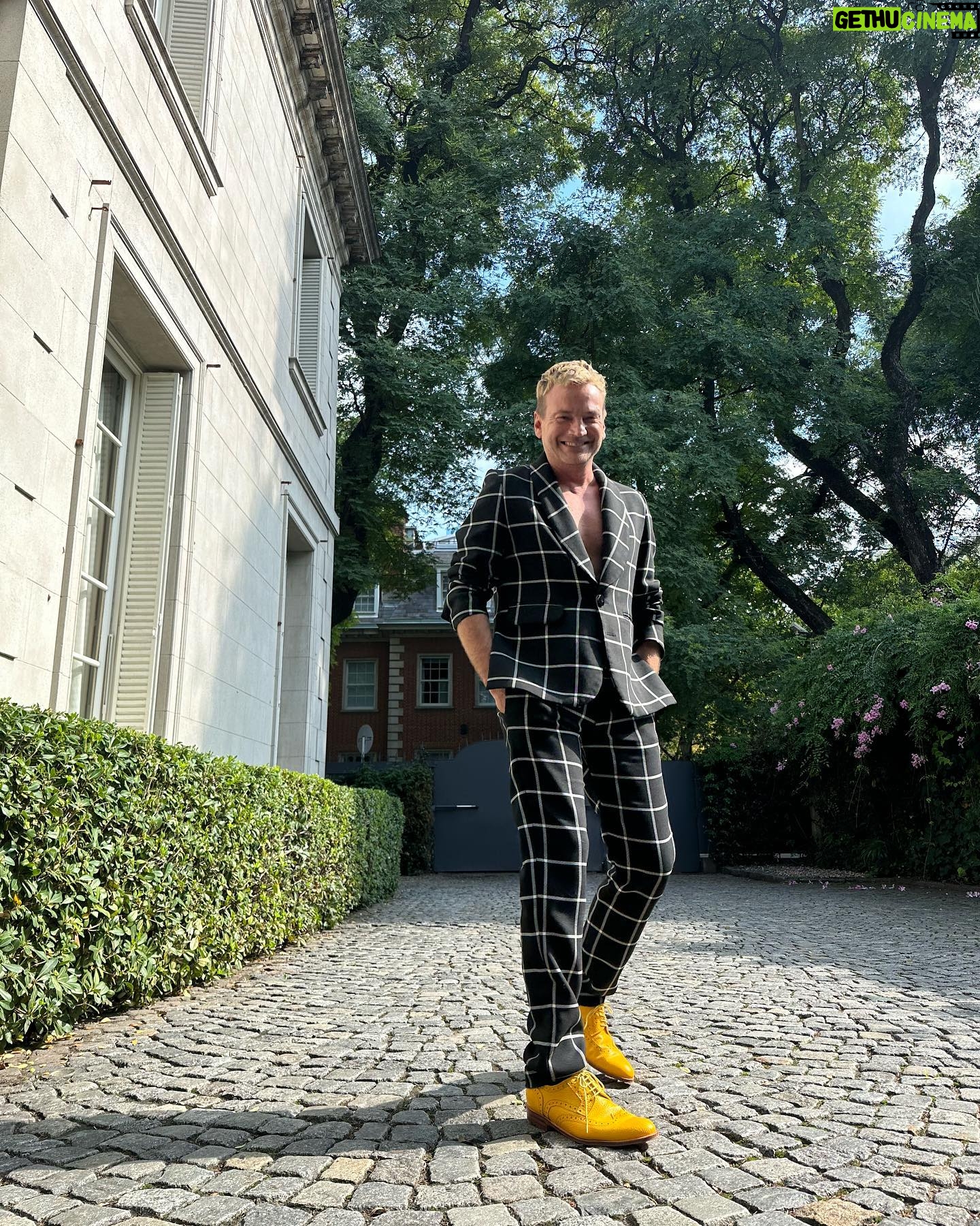 Guillermo Pfening - 4.6K Likes - Presentación de #Planners 5 de Mayo solo por @starplusla . Lookete @secndly ❤️ . Mono @sadaels Zapatos @terriblenfant Gracias por esta maravillosa experiencia @mcelestia @gonzalovalenzuelaoficial @letisiciliani @marcosmontesw @baronedan @barbara.diez @lopatiniluminacion @martabetoldi y felicitaciones al este equipo maravilloso.