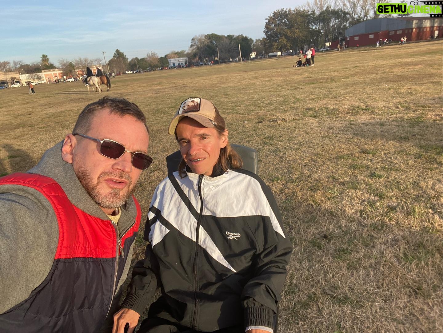 Guillermo Pfening - 2.2K Likes - Feliz día a todos los papás y los que paternan en esta vida! ♥️🦾
