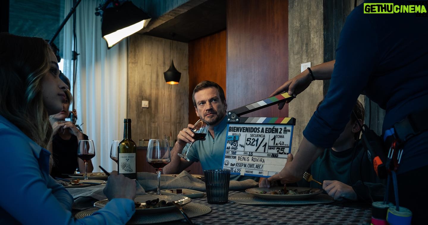 Guillermo Pfening - 2.4K Likes - 2 h y 10 min llega #bienvenidosaedén . Segunda temporada. En lo que verán hay un gran equipo detrás. Actores, técnicos, productores, vestuaristas, Make up y pelo, catering, trasporte , contadoras/es. Tanta gente que lo da todo y más. Lejos de sus casas sus familias sus almohadas. Es un gran engranaje con muchas satisfacciones y frustraciones también. Reímos y lloramos. Discutimos, nos abrazamos. Gracias a todos ellos. Gracias @brutalmediaprod . Ya saben solo por @netflixes @netflixlat . Un viaje. ♥️