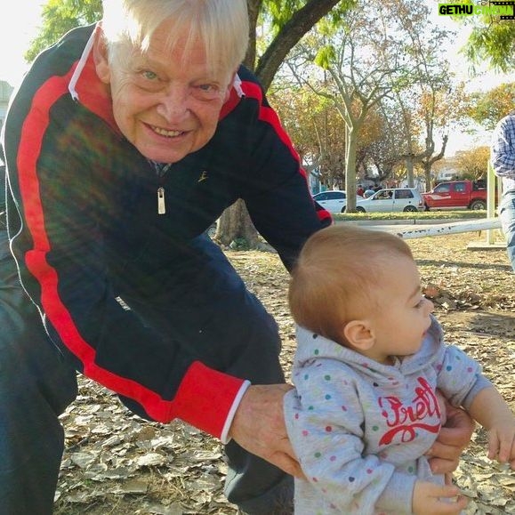 Guillermo Pfening - 2.2K Likes - Feliz día a todos los papás y los que paternan en esta vida! ♥️🦾