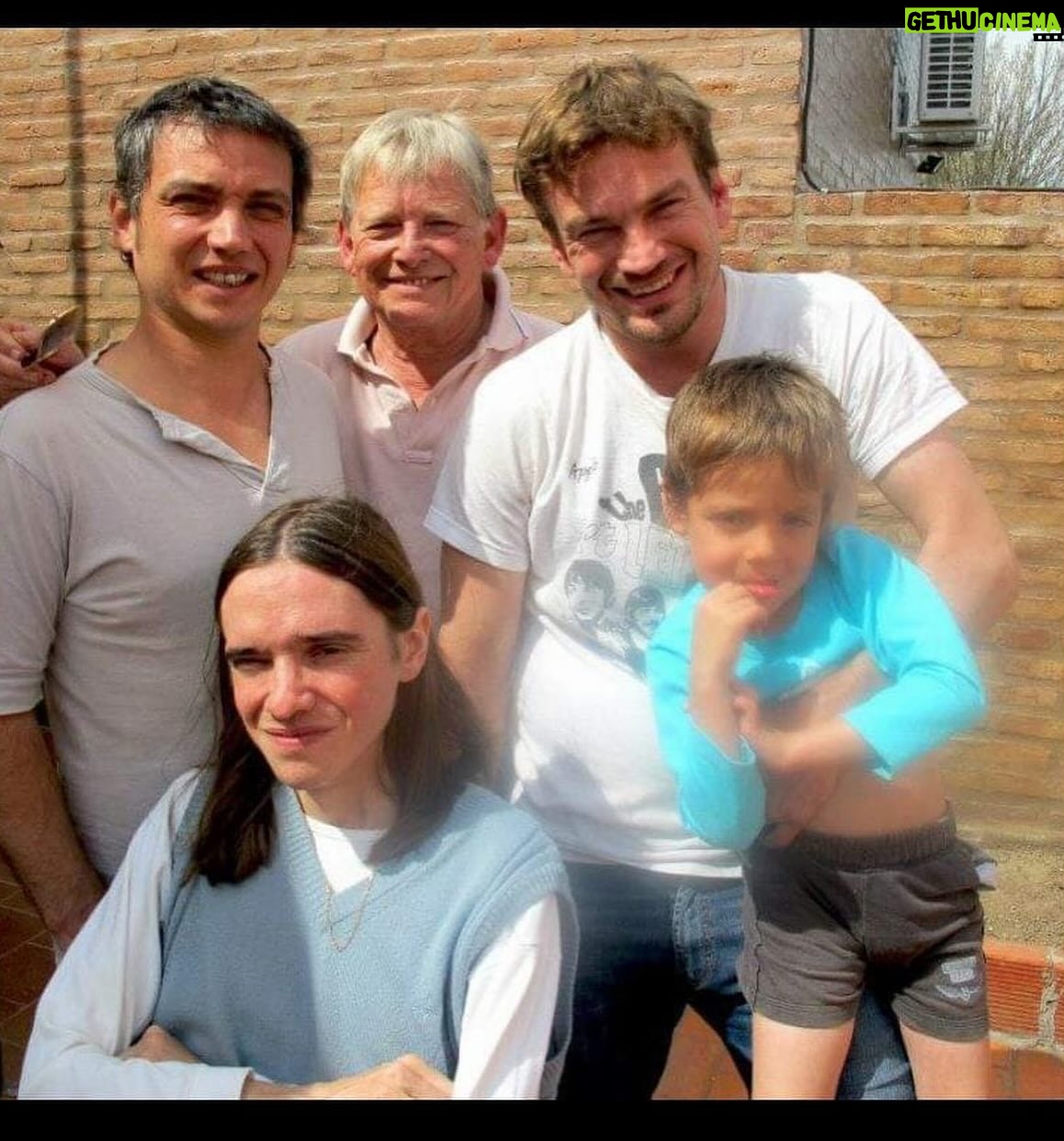 Guillermo Pfening - 2.3K Likes - Hoy cumplís años Papi, donde sea que estes… te abrazo fuerte!!! Siempre estás en nuestro corazón, en el de tus amigos y tus pacientes a quienes le diste gran parte de tu vida. Fuiste y serás un grande Dr. PFENING. En cada ensalada que condimento me acuerdo de vos. Vos me enseñaste el toque mágico. Las tuyas las mejores ensaladas del mundo. Creo que es eso lo que más extraño… tu ensalada de radicheta y ajo! 🫶🏾