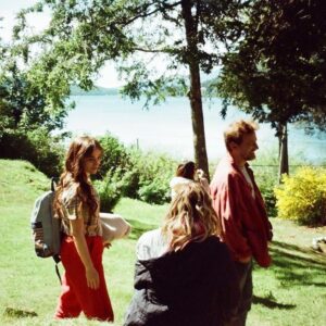 Guillermo Pfening Instagram - Back de #Alma que estrenamos hoy. La filmamos en Bariloche y lo bien que la pasamos! 📽🎬