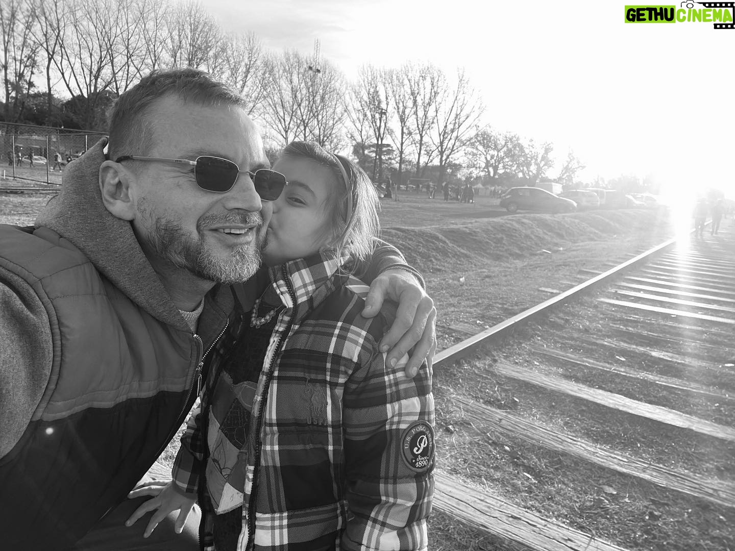 Guillermo Pfening - 2.2K Likes - Feliz día a todos los papás y los que paternan en esta vida! ♥️🦾