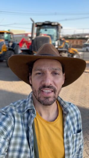 Guíto Instagram - Em Barretos , terça feira no Centerplex ! Estarei lá no papel do Sr Wilson , o Vaca, pai do meu amigo @adrianodovaleoficial !! 10:30 da manhã ! Estarei la ! #rodeio #festadopeãodebarretos #barretao #barretos2024