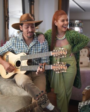 Guíto Instagram - Ah meu povo! 😍
Que dia lindo, só com energia boa, sorrisos e gente linda! Já que não me aguento, compartilho com vocês algumas fotinhas com a nossa equipe Casa Nossa e o meu querido @guitoshow 💚 
Como eu amo tudo isso!