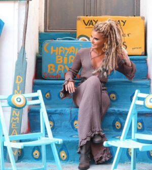 Gülben Ergen Instagram - Instagram’a kaydırmalı bir sürü fotoğraf koyma özelliğini değerlendireyim dedim📸

Bu yazın her gününü diyetime fazlasıyla dikkat ederek geçirdim. Bunalmadan, dengeleyerek ve asla aç kalmayarak sağlıklı kilo verdim. 

Kilo verince ve sağlıkla incelince gerçekten insanın kendine güveni artıyor. 

Tüm fotoğraflar yakışıklı @yurekliahmet_ 📸
Tüm çaba ve istikrar #gülbenergen 😂

#kaydırmalıpost 🤭