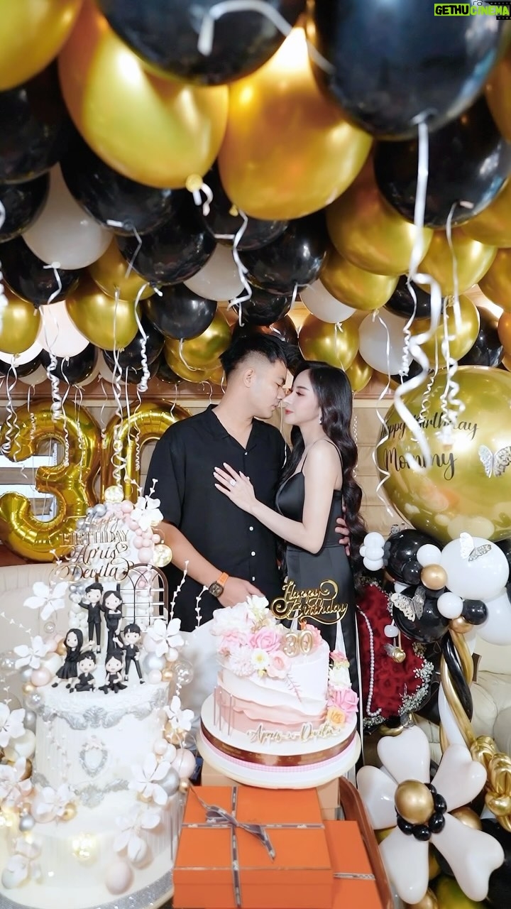 Guntur Triyoga - 97.5K Likes - Selamat Ulang Tahun Istriku Tercinta❤️
Sedikit Surprise kecil, tak akan bisa membalas Segala apa yang telah di lakukan untuk Menemani, Merawatku, Melahirkan dan Membesarkan Anak-Anak kita❤️
Terimakasih untuk semua kesalahan yang engkau perbaiki,Setiap Mimpi yang kau buat menjadi KENYATAAN, semua CINTA yang ku temukan dalam Dirimu❤️ #husbandandwife #family