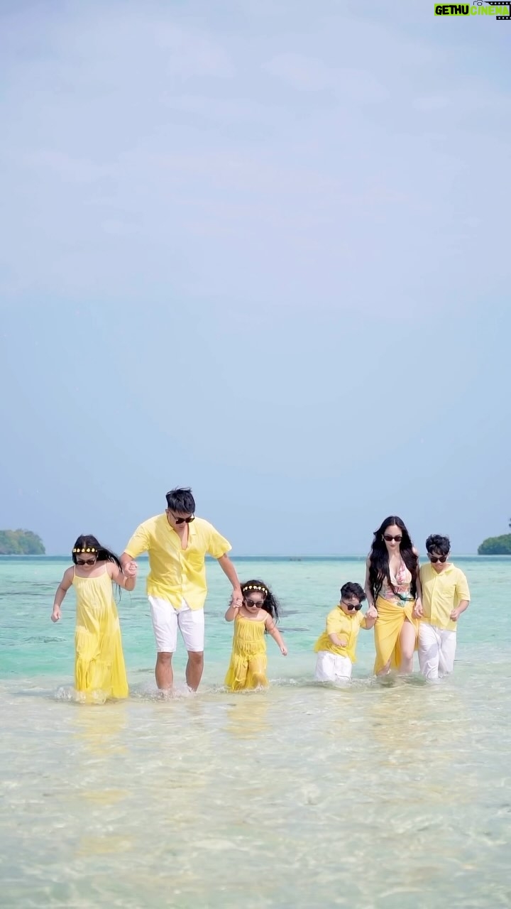 Guntur Triyoga - 84.6K Likes - Terimakasih Tuhan (Allah SWT) Kami Akan Selalu Mencintai Dan Di Cintai Selama Hidup Kami 💛
#familytime #familygoals