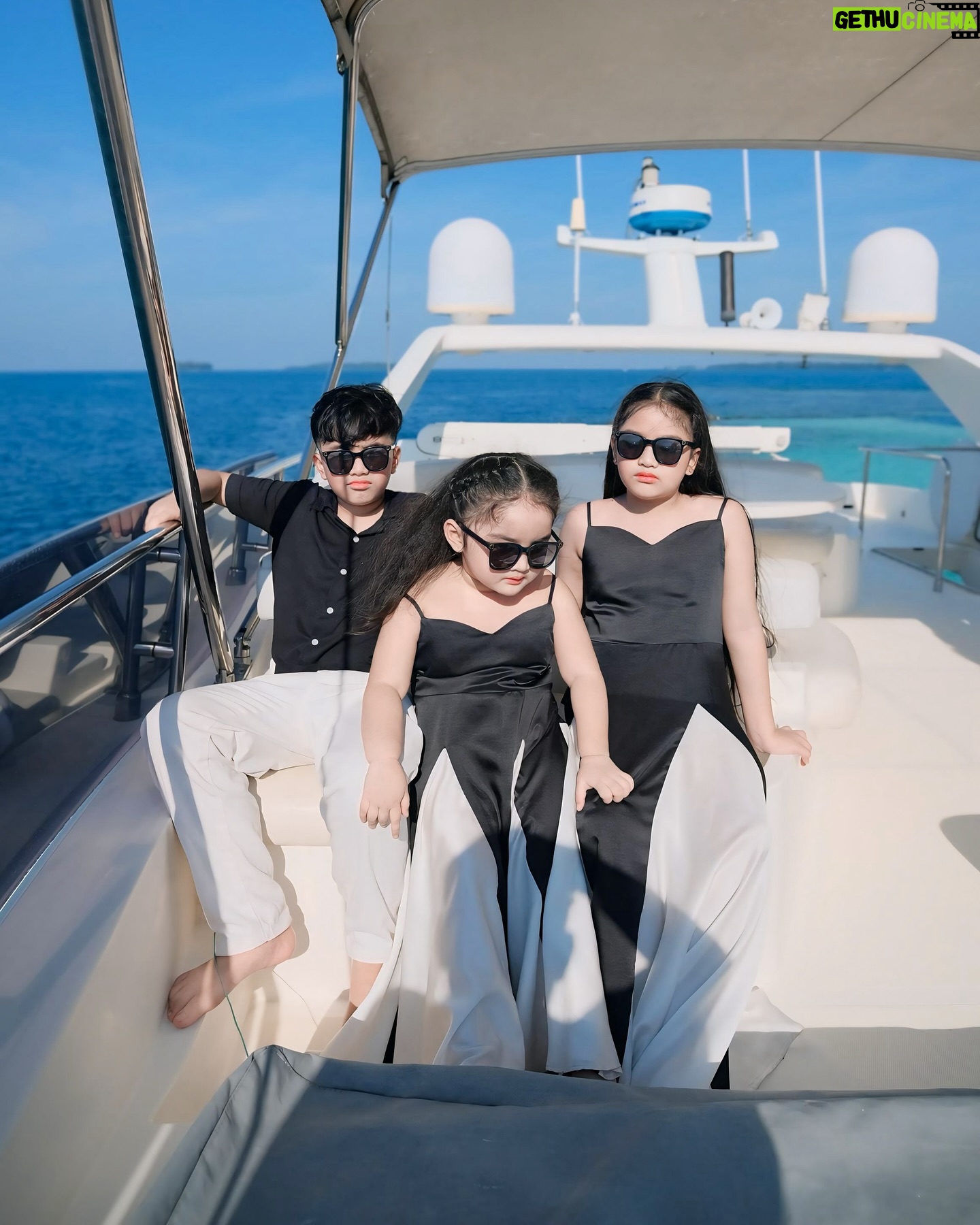 Guntur Triyoga - 118.6K Likes - Hari Ini Bersyukurlah Dan Pikirkan Seberapa Kaya Diri Mu, Keluarga Tidak Ternilai, Kesehatan Adalah Kekayaan Dan Waktu Adalah Emas ♥️ #familyfirst #familytime