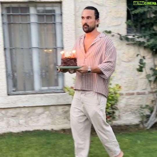 Gupse Özay - 169.8K Likes - Hoş bir doğumgünüydü, hoş bir yaşıma girdim. Emek verenlere teşekkür ederim. 40... Gel öpeyim ☀️🥂🤭