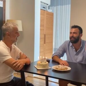 Gupse Özay Instagram - Hoş bir doğumgünüydü, hoş bir yaşıma girdim. Emek verenlere teşekkür ederim. 40... Gel öpeyim ☀️🥂🤭