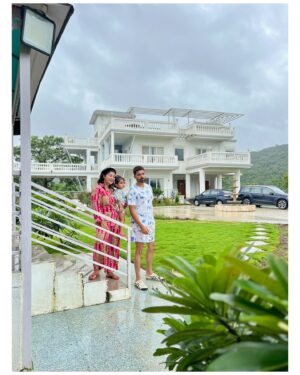 Gurmeet Choudhary Instagram - Collecting moment’s with @saffronstays and this time we visited Ivory Mansion in Pen Maharashtra.. No better place to be in during this monsoon season! 
We had a lovely time irrespective of how ill Guru was but it went all good and we made the most of our family time!! 
Thank you #SaffronStays for this beautiful stay and incredible hospitality ✨❤️
#WhereFamiliesBond