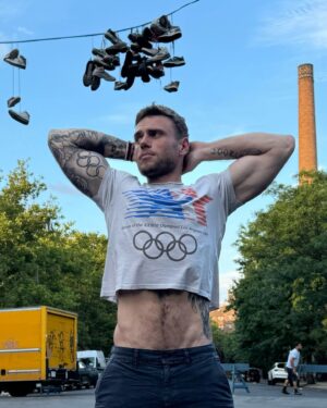 Gus Kenworthy Instagram - They say an outfit is a reflection of the person wearing it, and I’ve truly never found a piece of clothing that says “that gay sports guy” more than this @americaneagle cropped Olympics tee. Obsessed! #AEPartner