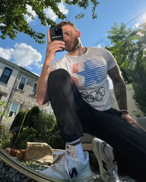 Gus Kenworthy Instagram - They say an outfit is a reflection of the person wearing it, and I’ve truly never found a piece of clothing that says “that gay sports guy” more than this @americaneagle cropped Olympics tee. Obsessed! #AEPartner