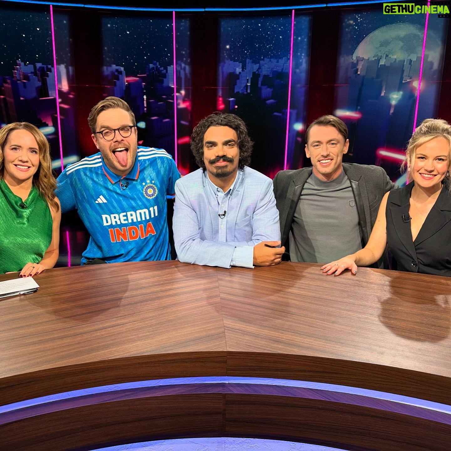 Guy Williams - 656 Likes - Australia! I’m amped to be on Monday’s Experts tonight! 9.35 on the ABC! Feat. @catherinemurphysport @tonaaayy @johnnyhm and @marnie.vinall! Tune in! If you want!
@abcaustralia @abciview