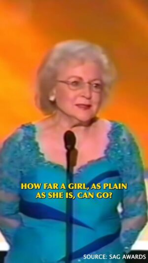 H. Alan Scott Instagram - We need more opportunities for celebrities to roast each other.

Also, can we all collectively agree Betty White was the best?!? Like what an icon. 

This is from the 2009 SAG Awards where she was awarded the lifetime achievement award. 

©️ SAG Awards
.
.
.
#BettyWhite #SandraBullock #quote #quotes #meme #memes #nostalgia #nostalgic #fyp #goldengirls #theproposal