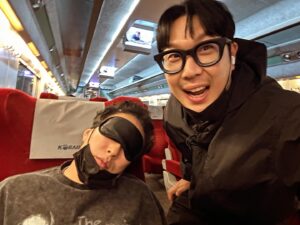 Haha Instagram - 요새 잘생긴 사람들하고만 찍네!
부쩍 잘생겨진 우리형! 
왜케 질생겨짐??? 

@dj_gpark @byeonwooseok 
야만야만 더위조심!