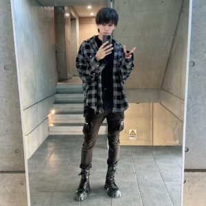 Hajime Shacho Instagram - チェックシャツ珍しい
シャツと一体化してて1枚です！

@balenciaga
@rickowensonline 
@prada