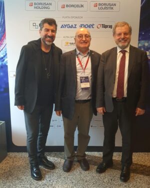 Hakan Bilgin Instagram - Bugün @turkiyekalitedernegi kongresinde yine konuştum, çok güzel insanlara tanıştım , güzel gün için teşekkürler 🙏