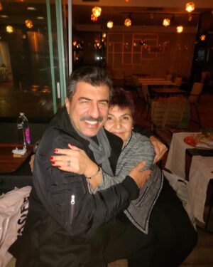 Hakan Bilgin Instagram - @toçev ailemle yılbaşı buluşması, yine genç, yine eğlenceli, yine güzeliz , nice senelere mutlu vakfımız.