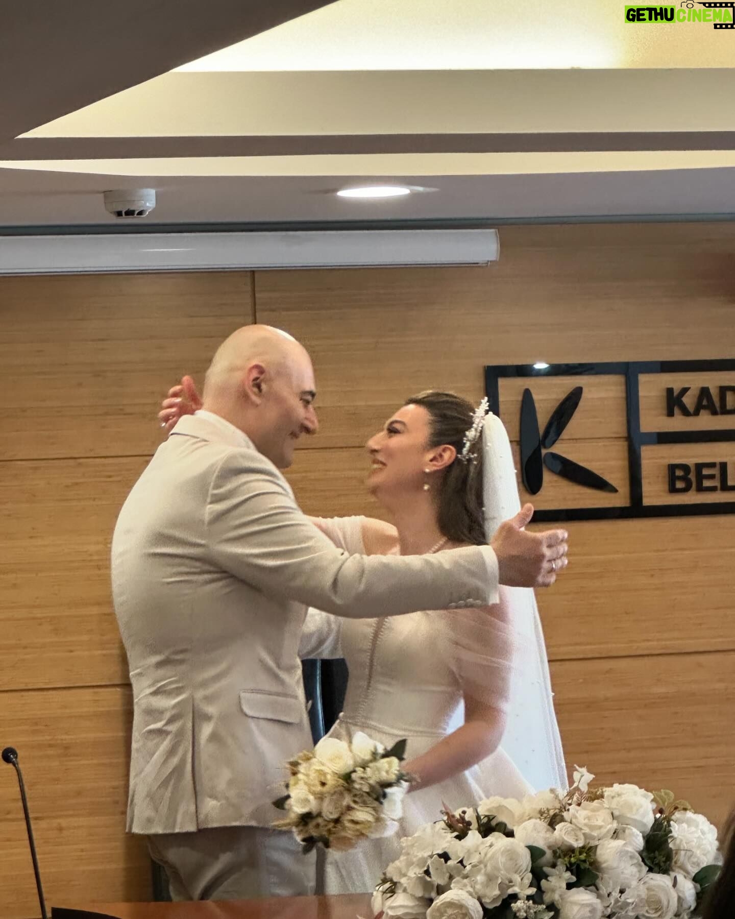 Hakan Bilgin - 2.1K Likes - Güzel şeyler de oluyor… sevgili @cemcucenoglu mutluluktan uçuyor🧿🧿🧿bir ömür boyu göz göze geçmesi dileğiyle kardeşim 🙏💙