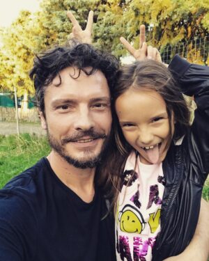 Hakan Eratik Instagram - Canım kızımla her anımız muhteşem ❤️😍🎊🙏🏻❤️ #kızım #birtanem #bebeğim #herşeyim #meryemadaeratik #hakaneratik #erratic #babakız #babasınınkızı #şükür