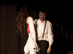 Hakan Eratik Instagram - veee sahnede Carmen’in yaratıcısı ve de aşığı Kuklacı Holden✨

Hakan Eratik, aşk ve nefret arasında ince bir çizgide durmanızı sağlayan performansıyla Carmen’de.

#carmen #tiyatro #sahne #drama #istanbuletkinlik