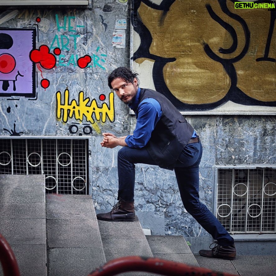 Hakan Eratik - 0.9K Likes - Bu fotoğrafları çok kısa bir sürede bu kadar güzel çeken @admbrs 'a teşekkürler #hakaneratik #erratic #oyuncu #YeldaGurkanMenajerlik ayrıca @oyalamaca ve @posta.com.tr 'ye
