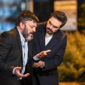 Halil İbrahim Ceyhan Instagram - Başta bana güvenerek Murat rolünü teslim eden yapımcımız Fatih Aksoy olmak üzere, yönetmenlerim, set  ekibinde yer alan tüm arkadaşlarıma ve birbirinden değerli oyuncu dostlarıma çok teşekkür ederim. Güzel bir sene geçirdik şimdi yeni heyecanlara yol alma vakti… Hoşçakal Kirli Sepeti🙏🏻🫶🏻