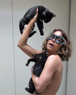 Halle Berry Instagram - And STILL... meow! 

It’s been 20 years today since I had the honor of bringing this iconic character to life. She will always be close to my heart and I will forever be Patience Phillips aka CATWOMAN! 

Thank you @missjee79! When these black beauties showed up in my yard searching for their mother, Jee helped us through the rescue process. Forever grateful! ♥️