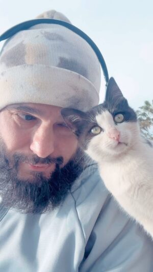 Haluk Piyes Instagram - - Message in Disguise - 

İt ain’t over just because we look away…
Save all kiddos!!! 

Kediler bile gülmsemz  oldu!!!! 
Dur!!! Sonuna kadar izle!!! 

Save G A Z A ! 

#love #peace
♥️✌🏻