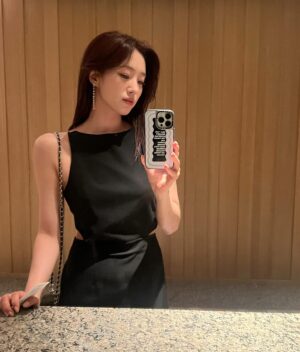 Ham Eun-jeong Instagram - 왠지 이런 꾸밈을 할때면 내 성격..분위기도
Make over 되는 기뷴🤭… #나이게아니게