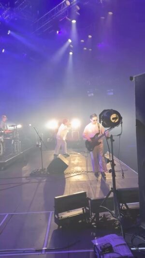 Hama Okamoto Instagram - 🕶️
イヤモニはおろかフットモニターもいらなくなった男。
2023年、ライブ納めでした。
RADIOCRAZY皆勤賞更新です！
末長くよろしくお願いいたします。
オーディエンスのみんなも、ワンマンみたいな空気をどうもありがとう！