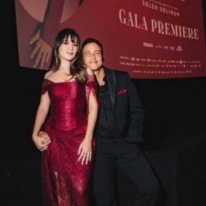 Hamish Daud Instagram - I'm her biggest fan! 

This heartening documentary gives you guys a taste of what goes into my wife's musical craft. Shout out to her team & everyone involved. U guys rock! Proud of u bub. 

Harta Tahta - out in Cinemas June 6th.
#HartaTahtaRaisa

Wearing - @dior