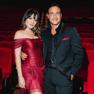 Hamish Daud Instagram - I'm her biggest fan! 

This heartening documentary gives you guys a taste of what goes into my wife's musical craft. Shout out to her team & everyone involved. U guys rock! Proud of u bub. 

Harta Tahta - out in Cinemas June 6th.
#HartaTahtaRaisa

Wearing - @dior